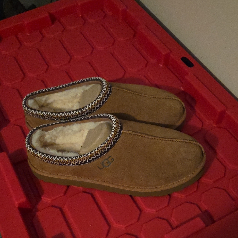 UGG Tasman